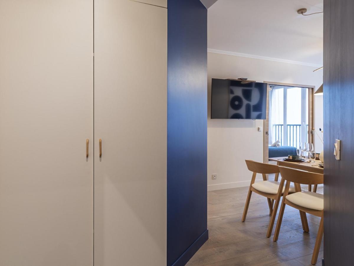 The Blue Suite On Champs Elysees Avenue Paris Exterior photo
