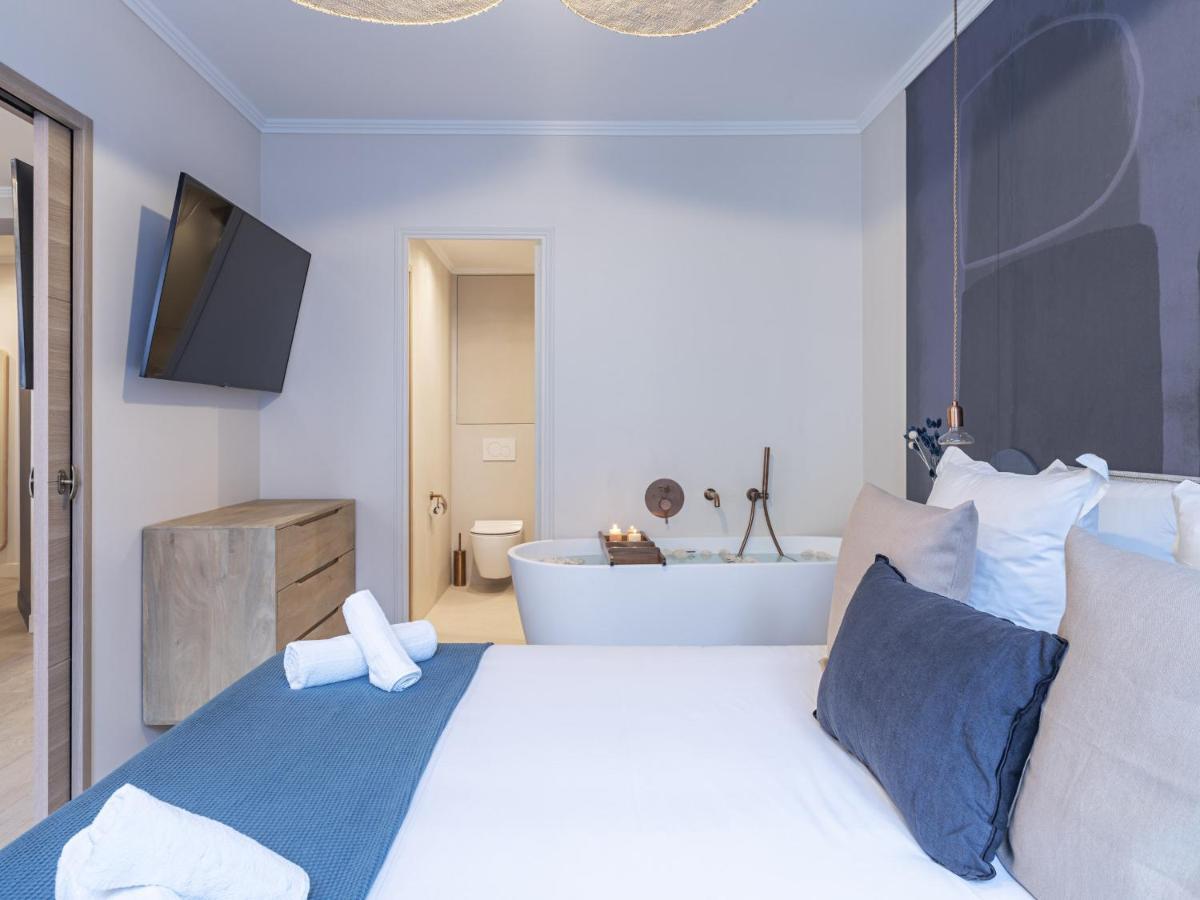 The Blue Suite On Champs Elysees Avenue Paris Exterior photo